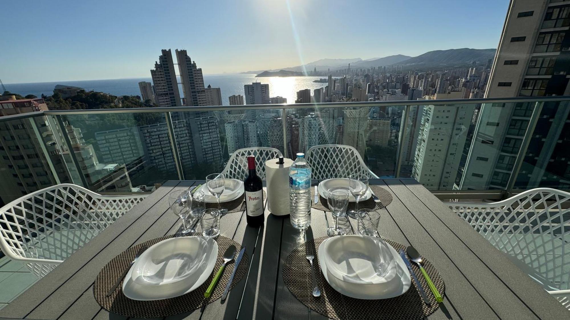 Highrise Apartment With Stunning Views From Private Balcony 85 Benidorm Exterior foto